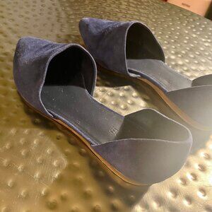 VINCE SUEDE SLIP ON FLATS. BLUE. SIZE 7